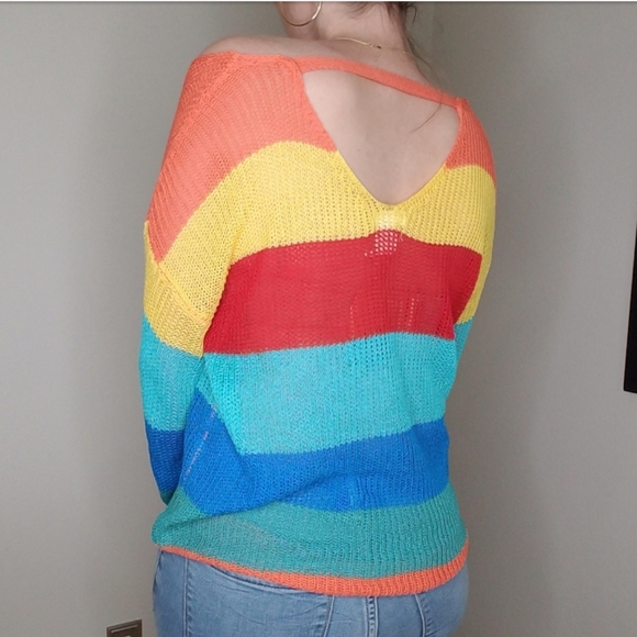 Bold striped sweater with back cutout - Picture 3 of 10